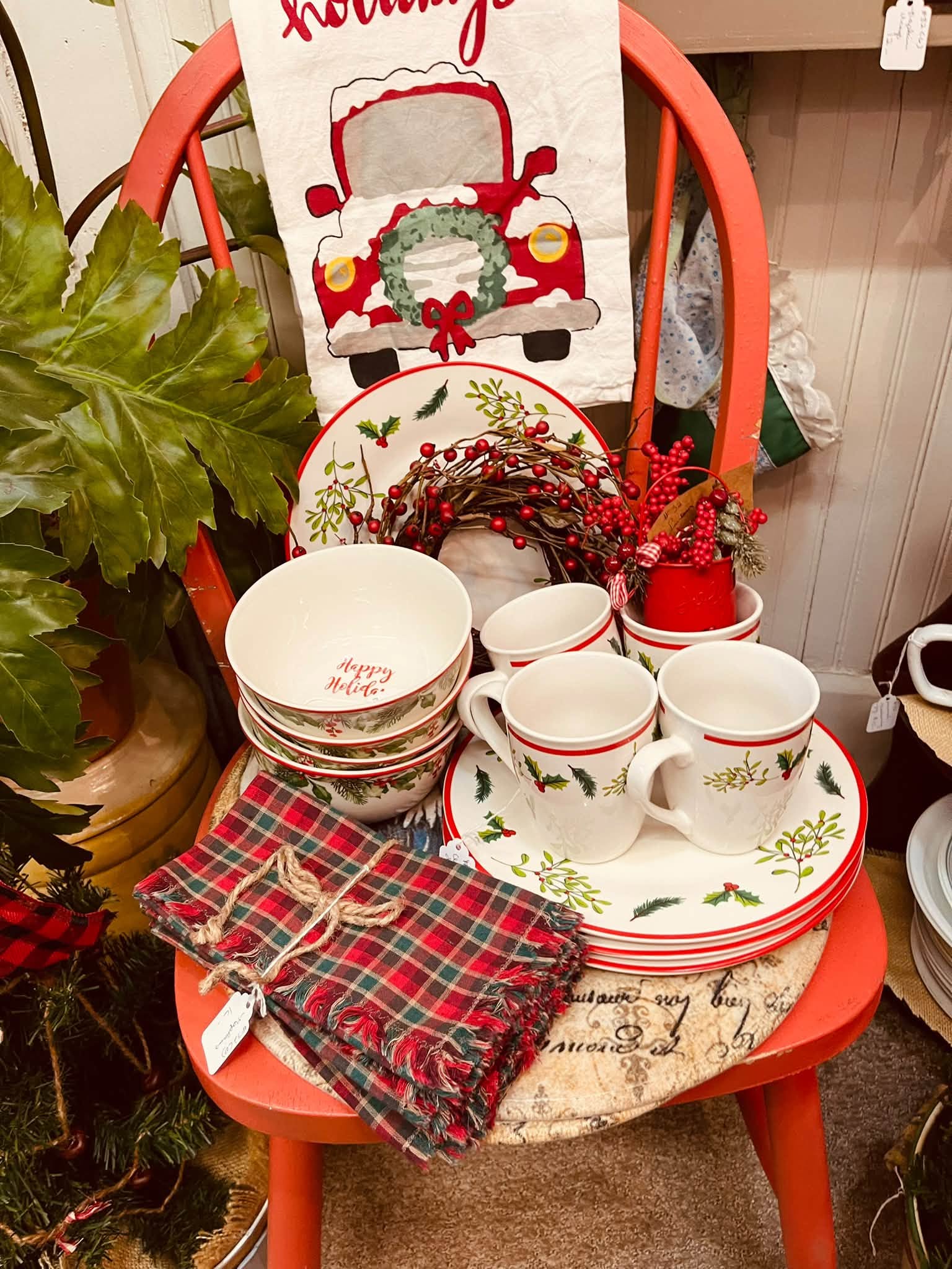 Christmas tableware at The Rusty Chandelier